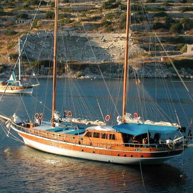 a small boat in a body of water