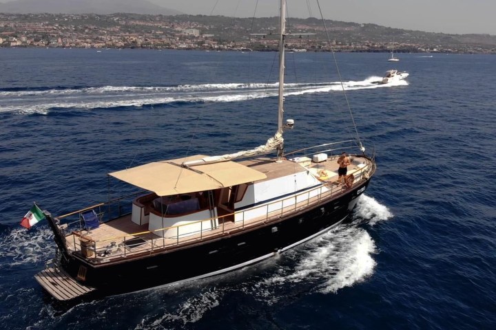 Catania Coastal Cruise to Acitrezza | Sicily Vibe