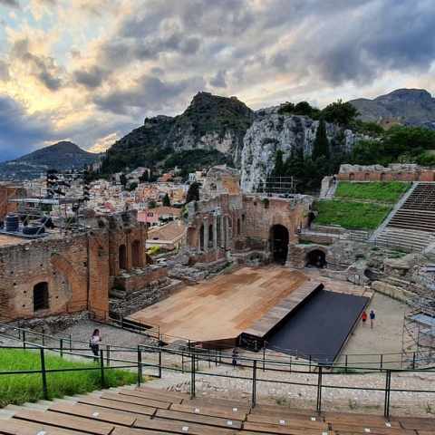 Become a Sicily Vibe Concierge Member: Tailored Support for USA Travelers Flying to Sicily with Neos, Delta, and United Airlines in Summer 2024